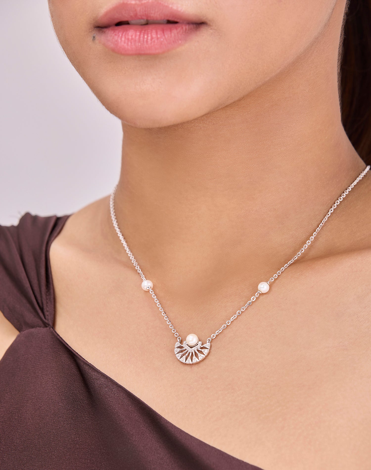 Silver Sunburst Pearl Pendant Chain