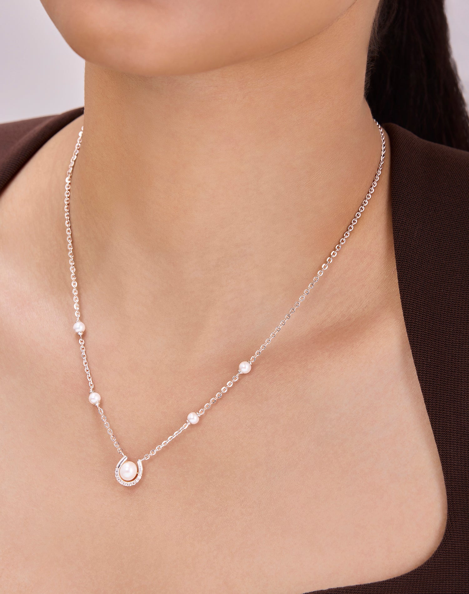 Silver Horseshoe Pearl Pendant chain