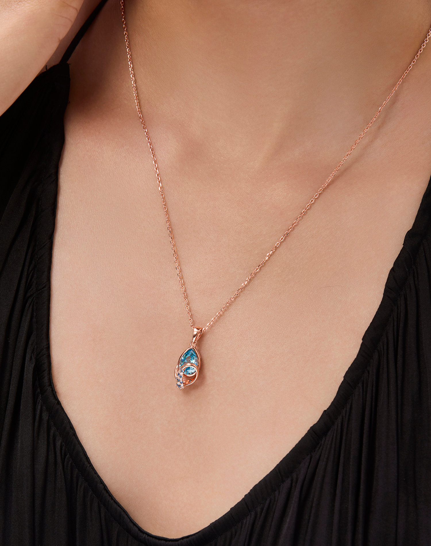 Rose Aqua Veil Pendant Chain