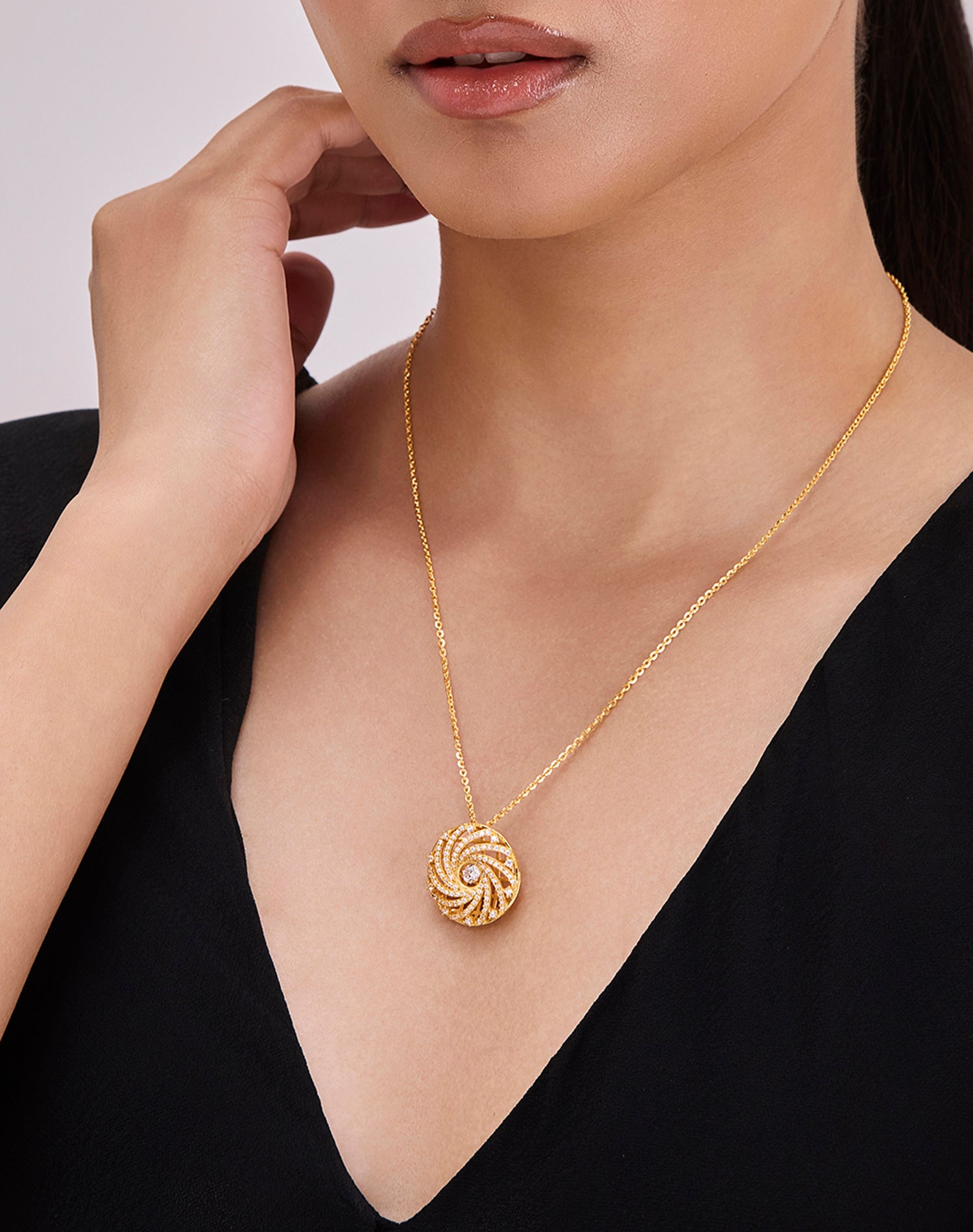 Gold Motion Dancing Diamond Pendant Chain