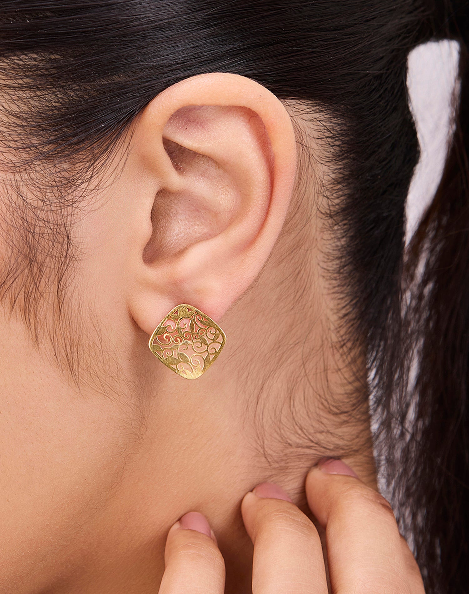 Gold Statement in Details Pendant Set